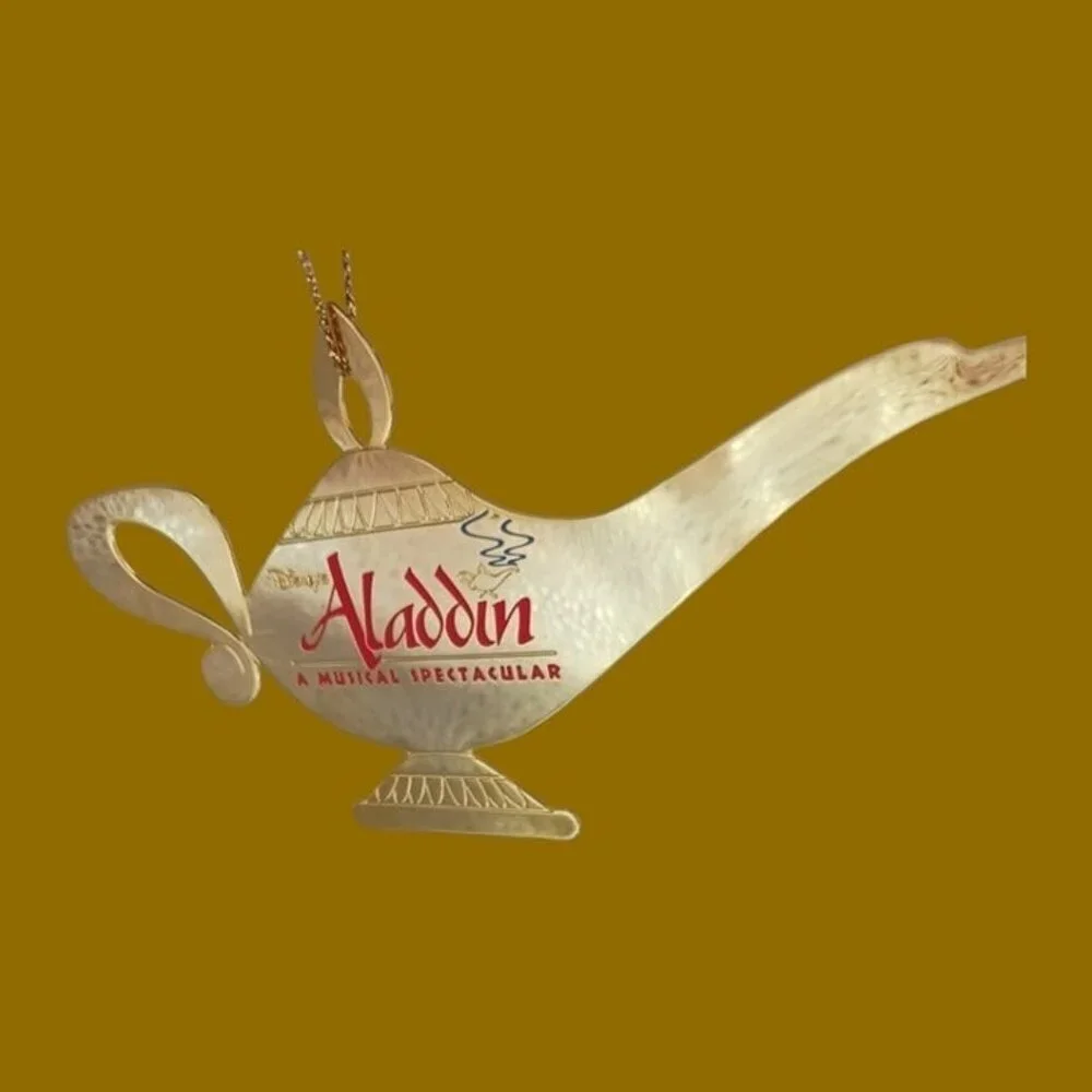Disney vtg aladdin genie lamp gold ornament